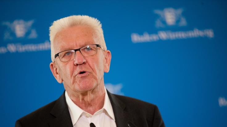 Baden-Württembergs Ministerpräsident Winfried Kretschmann blieb bei dem schweren Autounfall offenbar unverletzt.