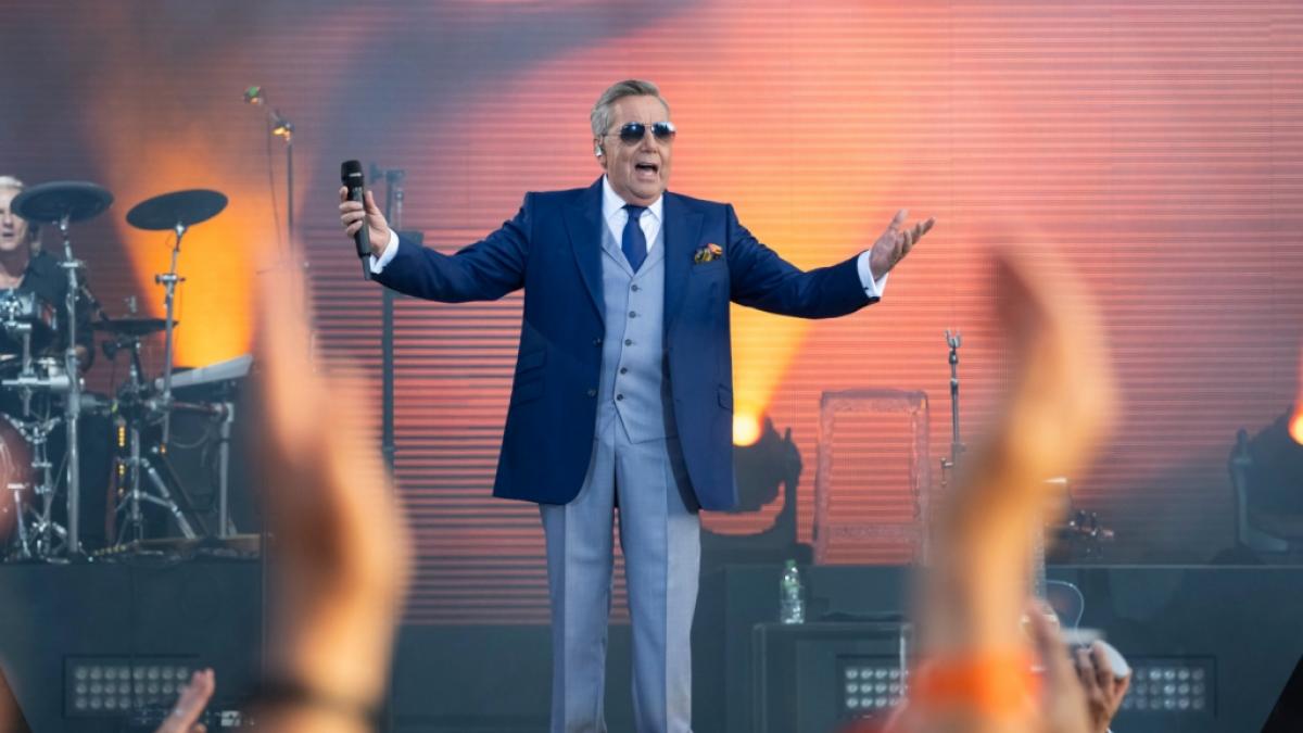 Seit 2003 tritt Roland Kaiser mit seinen Open-Air-Auftritten bei der "Kaisermania" am Dresdner Elbufer auf - die Konzerte sind stets in Windeseile ausverkauft. (Foto)