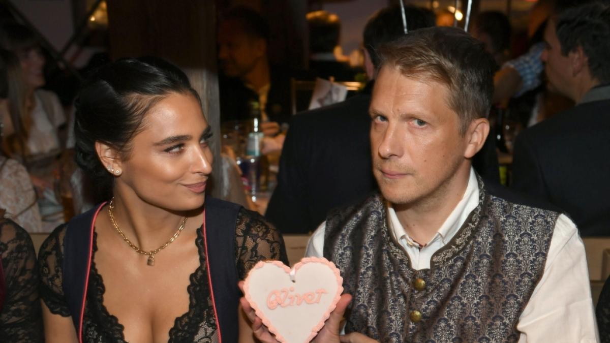 Oliver und Amira Pocher sprechen in ihrem Podcast &uuml;ber ihre Eheprobleme. (Foto)