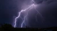 Der Deutsche Wetterdienst warnt vor Gewittern in der Nordhälfte Deutschlands.