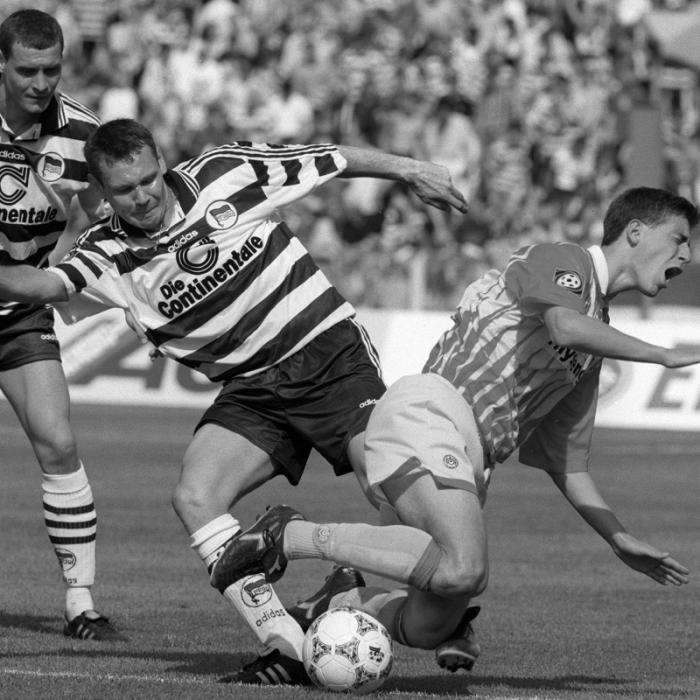 Fußball-Fans unter Schock! Ex-Bundesliga-Star mit 50 Jahren gestorben