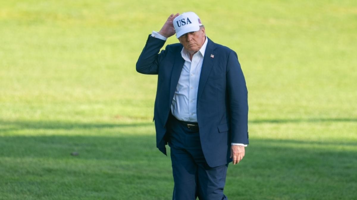 Tr&auml;gt Donald Trump unter seinem Anzug ein Superman-Cape? (Foto)