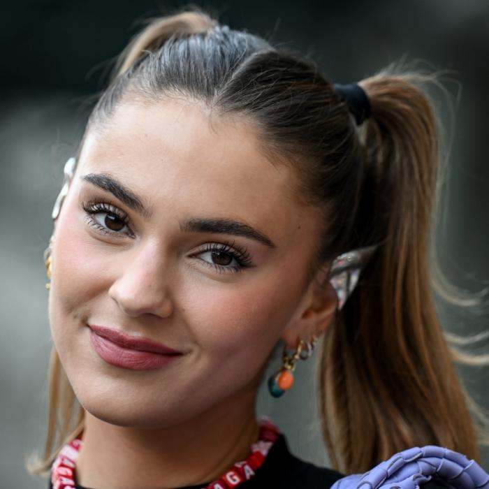Blanke Backen am Pool - diese Bikini-Fotos machen Fans sprachlos