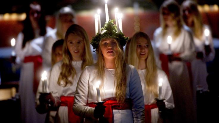 Das skandinavische Luciafest wird alljährlich am 13. Dezember nicht nur in Schweden, sondern auch in anderen Ländern gefeiert.