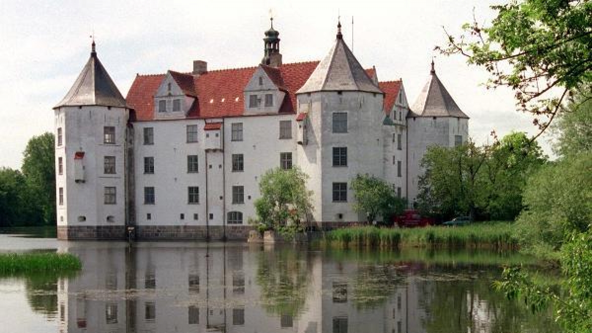 Das Schloss Gl&uuml;cksburg diente lange als Residenz f&uuml;r das gleichnamige Adelsgeschlecht. (Foto)