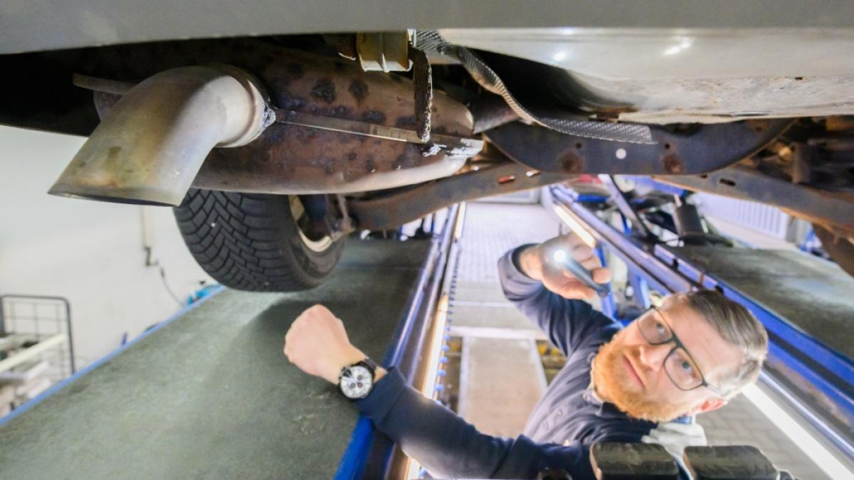 Alle Jahre wieder: soll nun auch der T&Uuml;V kommen - immerhin f&uuml;r alle Autos &uuml;ber 10 Jahren. (Foto)