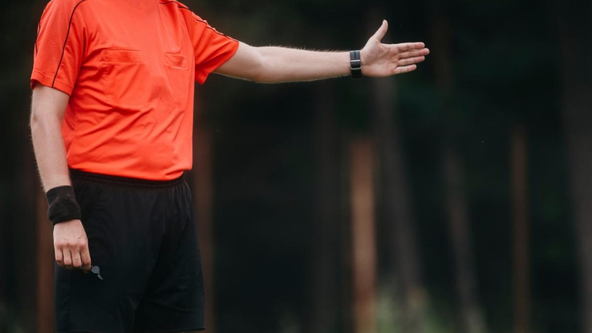 In England ist ein Schiedsrichter nach einem Fu&szlig;ballspiel gestorben. (Foto)