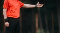 In England ist ein Schiedsrichter nach einem Fußballspiel gestorben.