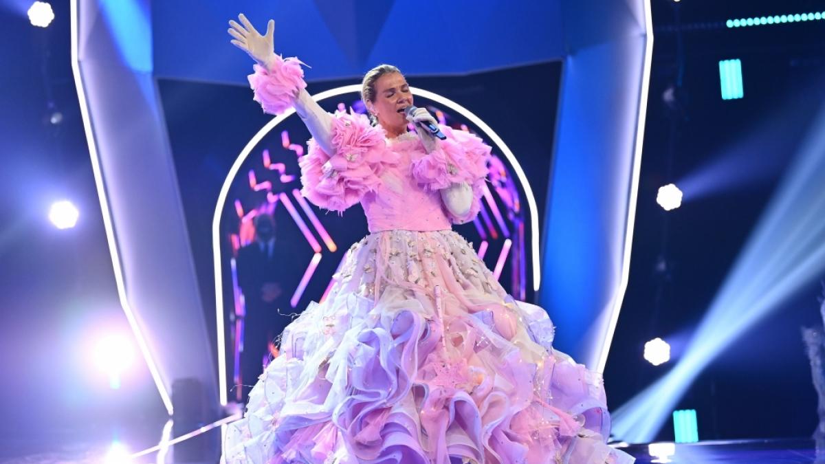 Franziska van Almsick lie&szlig; in der zweiten Folge von "The Masked Singer" die Maske fallen. (Foto)