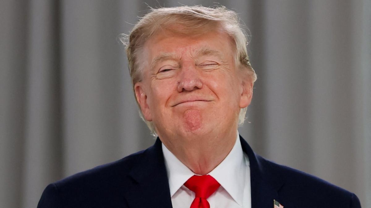 Donald Trump behauptet weiter steif und fest, bei den US-Wahlen 2020 um seinen rechtm&auml;&szlig;igen Sieg gebracht worden zu sein - und soll einen Geheimdienstbericht unter Verschluss halten, um die bevorstehenden Zwischenwahlen zu beeinflussen. (Foto)