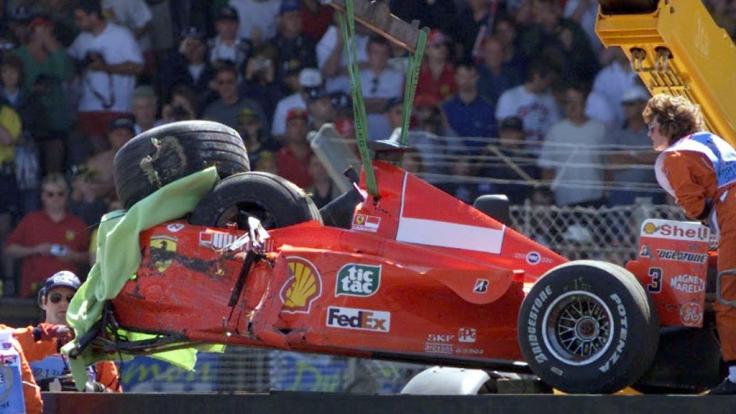 Bei einem Unfall in Silverstone wurde Schumi 1999 verletzt.