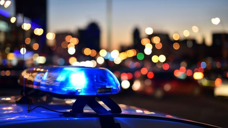 In München ist ein Auto in eine Menschengruppe gerast. Die Polizei ermittelt.