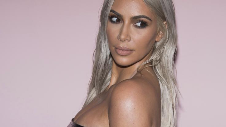 Kim Kardashian gibt sich einmal mehr freizügig.