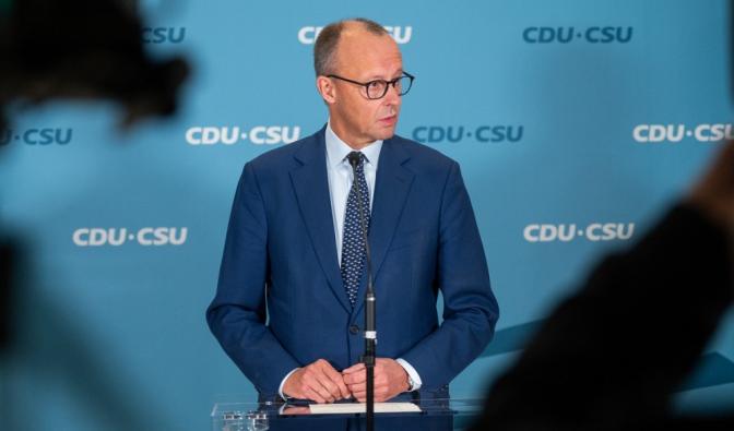 Friedrich Merz (CDU) spricht auf einer Pressekonferenz im Bundestag (Archivbild).