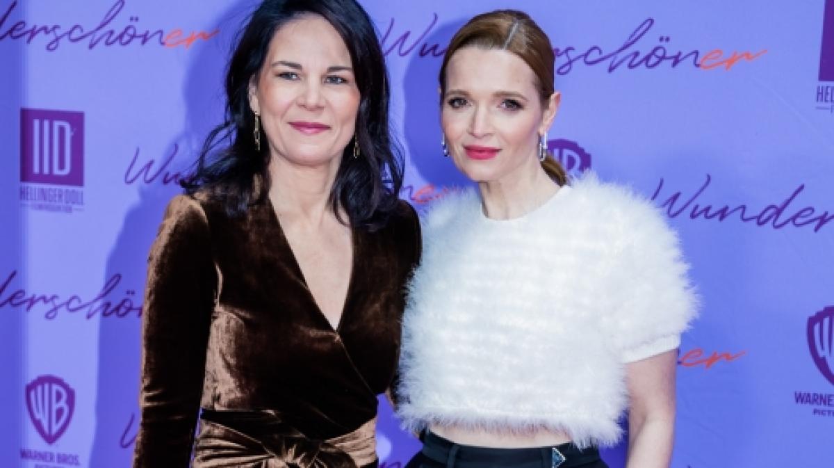 Annalena Baerbock gl&auml;nzte neben Karoline Herfurth. (Foto)