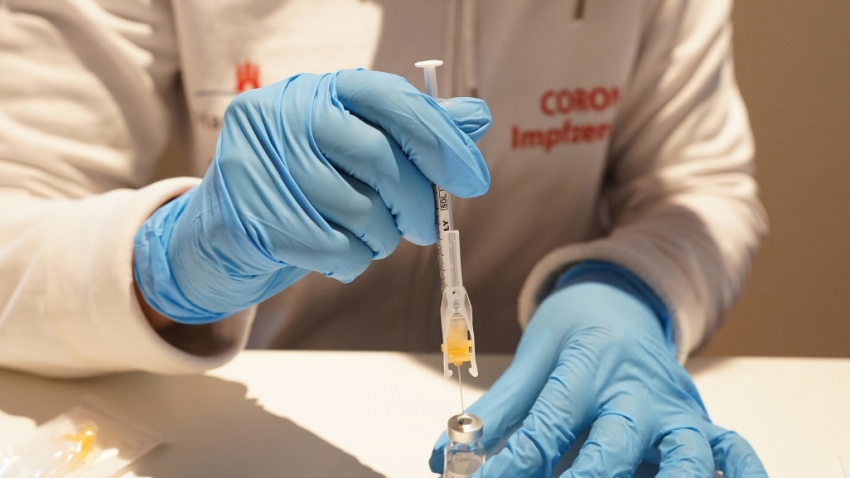 Die Corona-Schock-News am Wochenende: Eine Frau "stirbt" achtmal, nachdem sie sich geweigert hatte, sich gegen das Coronavirus impfen zu lassen. (Foto)