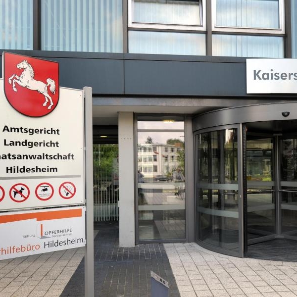 Jahrelang! Mutter filmt Missbrauch ihrer Tochter!