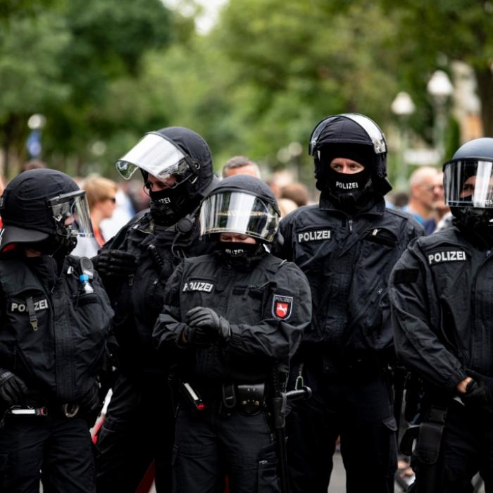 Erste Festnahmen nach Demo-Verbot - Wasserwerfer in Stellung gebracht