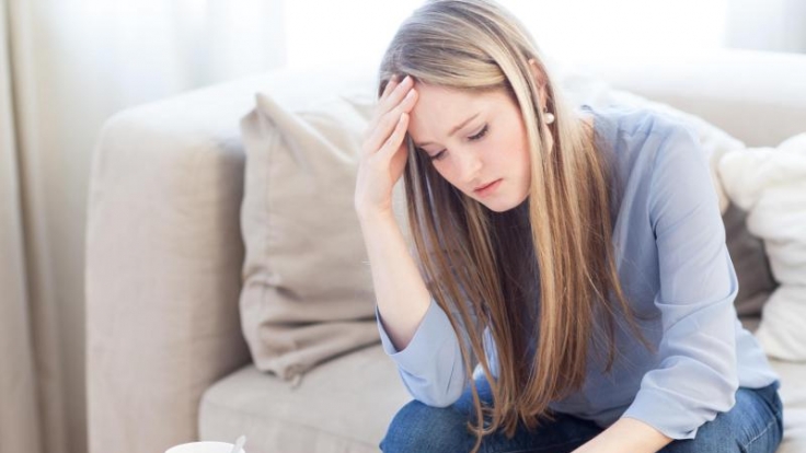Der ständige Blick auf das Smartphone kann Stress auslösen.