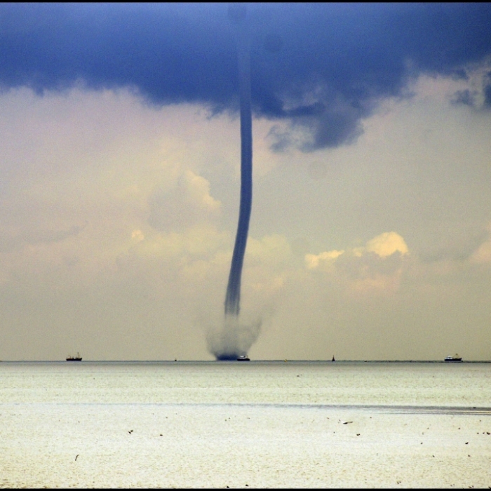 Tornado-Alarm? Video von Wasserhose sorgt für Wirbel