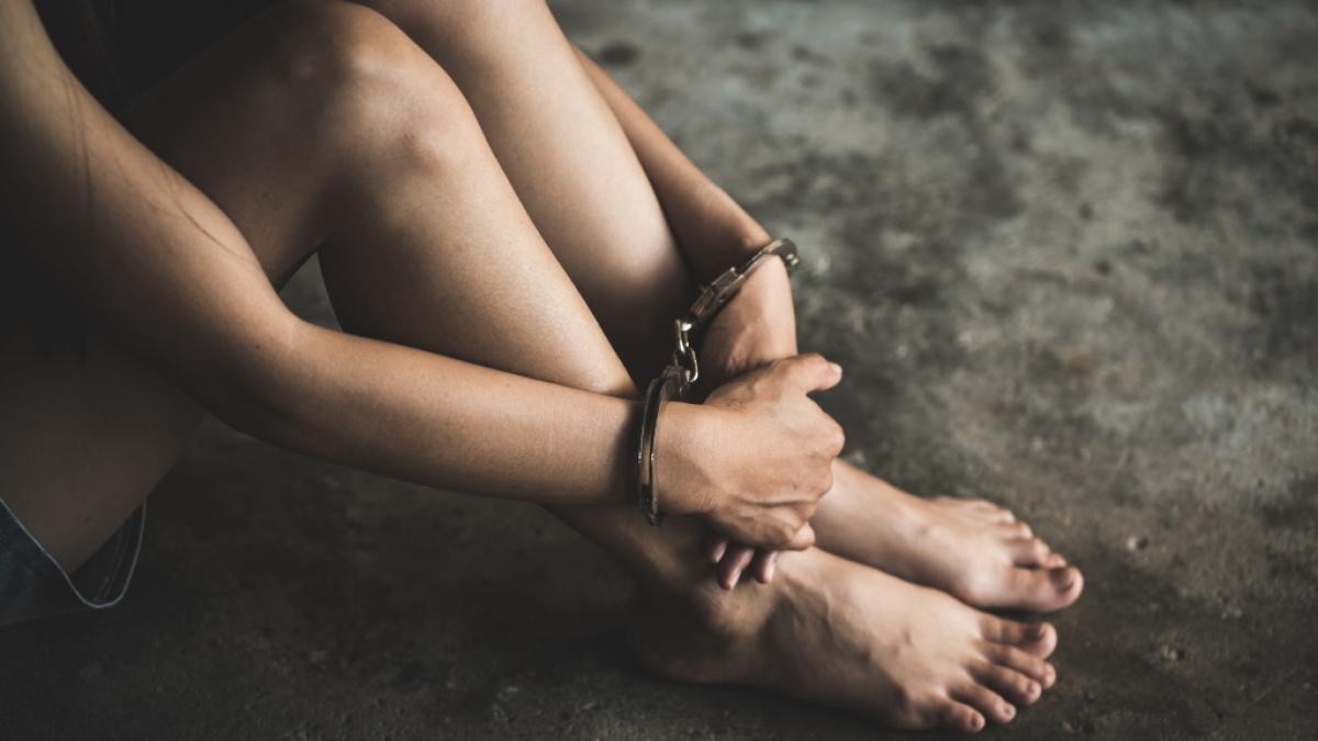 Einem 46-j&auml;hrigen Schweizer und seiner Ehefrau wird der Prozess gemacht: Das Paar soll Au-Pair-M&auml;dchen in einem Keller-K&auml;fig &uuml;ber Monate hinweg gefesselt und ausgebeutet haben (Symbolfoto). (Foto)