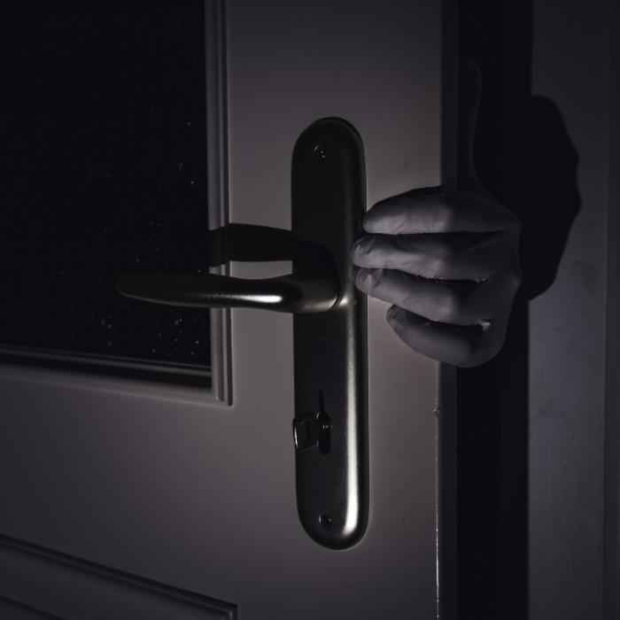 Besessener Stalker-Vater ermordet eigene Tochter (25)