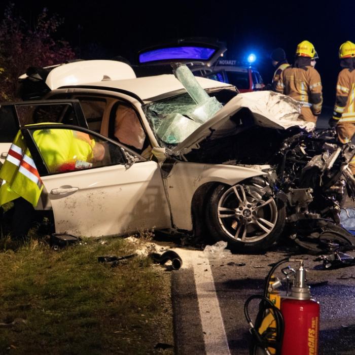 Todesdrama auf Bundesstraße! 2 Tote, ein Schwerverletzter