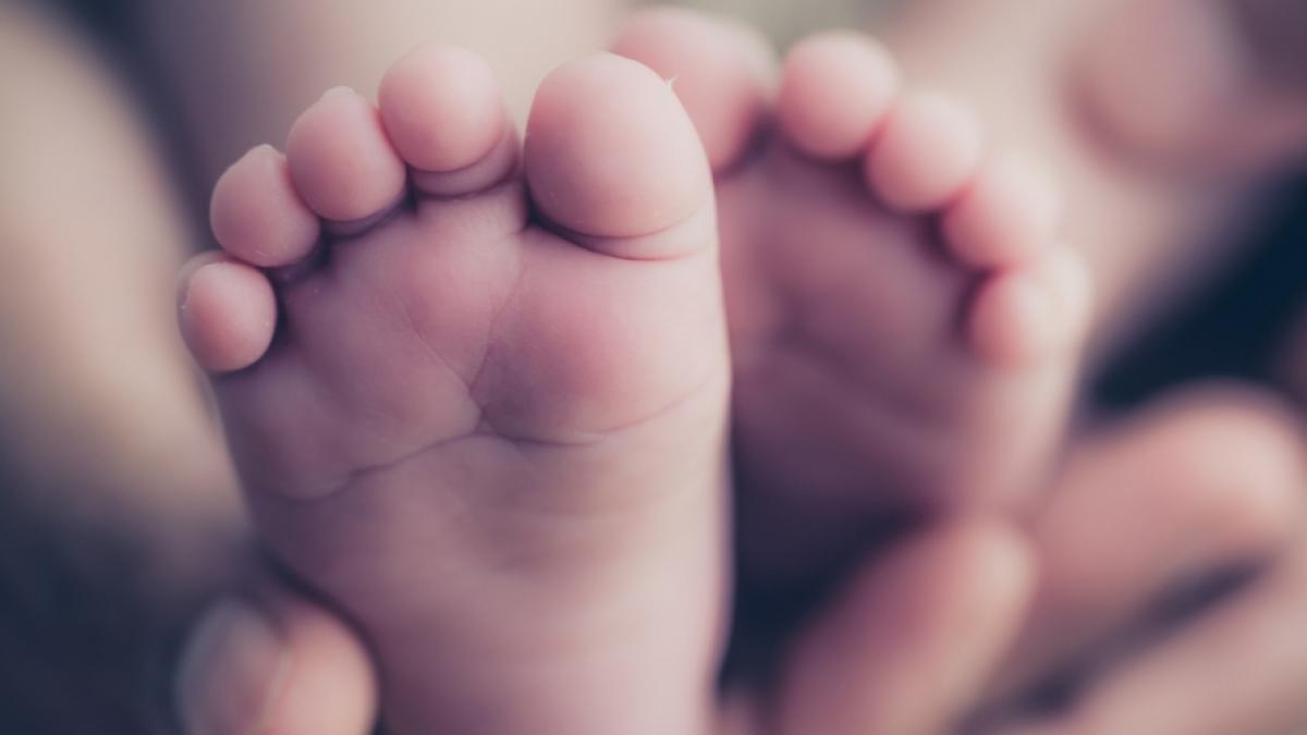 Ein Mutter hat ihr Neugeborenes nach der Geburt in eine M&uuml;lltone geworfen. (Foto)