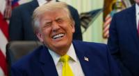 Schon wieder ist Donald Trump offenbar bei einem öffentlichen Auftritt eingeschlafen.