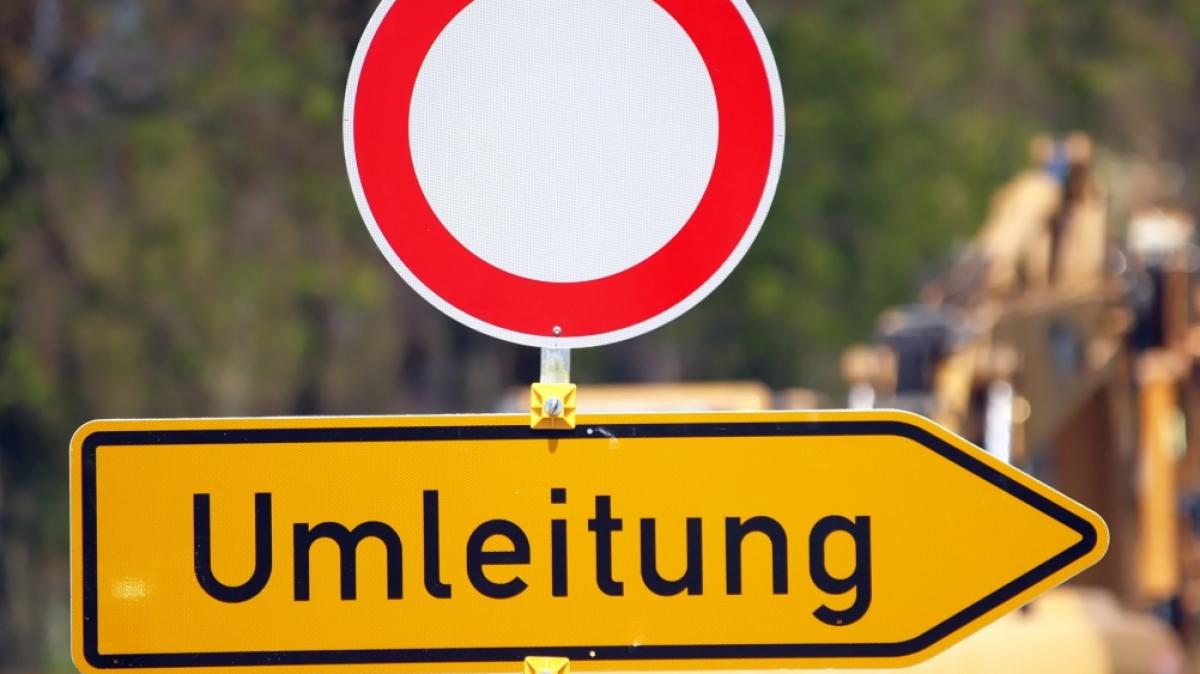 Gewohntes Bild im Schilderwald: Hier haben Autofahrer besser eine Alternative "griffbereit". (Symbolbild) (Foto)