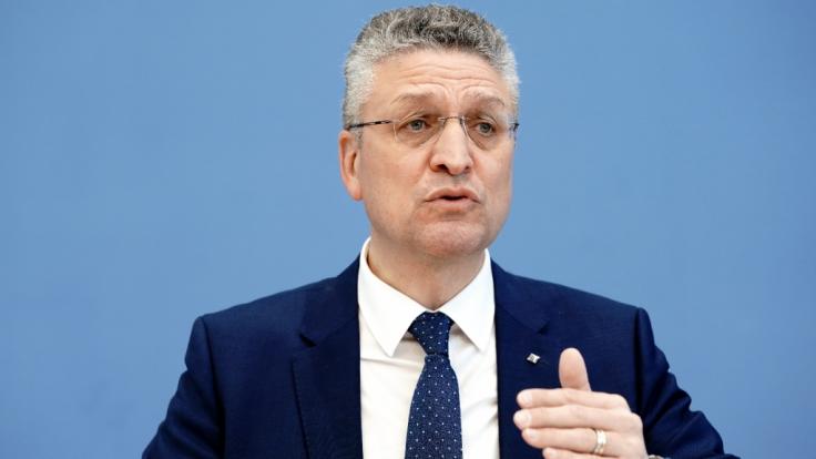 Lothar Wieler richtete eine flehende Bitte an die Menschen in Deutschland, sich zu schützen. Die Intensivmediziner fordern verzweifelt nach einen sofortigen Lockdown.