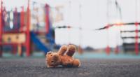 Ein 10-Jähriger ist nach einem Spielplatz-Angriff gestorben.
