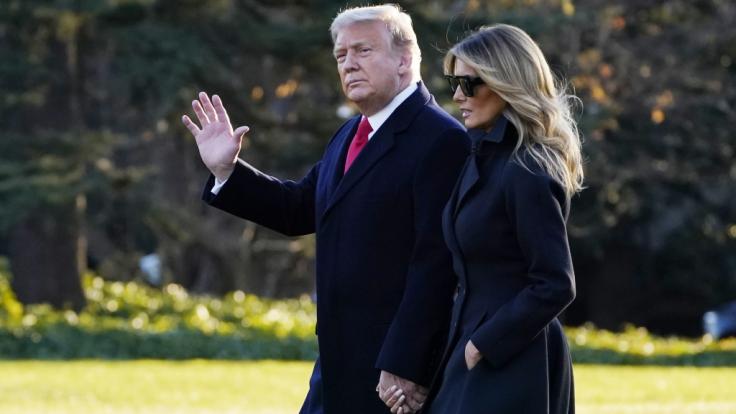 Innige Zweisamkeit statt Trennung: Donald Trump und seine Ehefrau Melania haben ihre Silvesterpläne in letzter Minute geändert.
