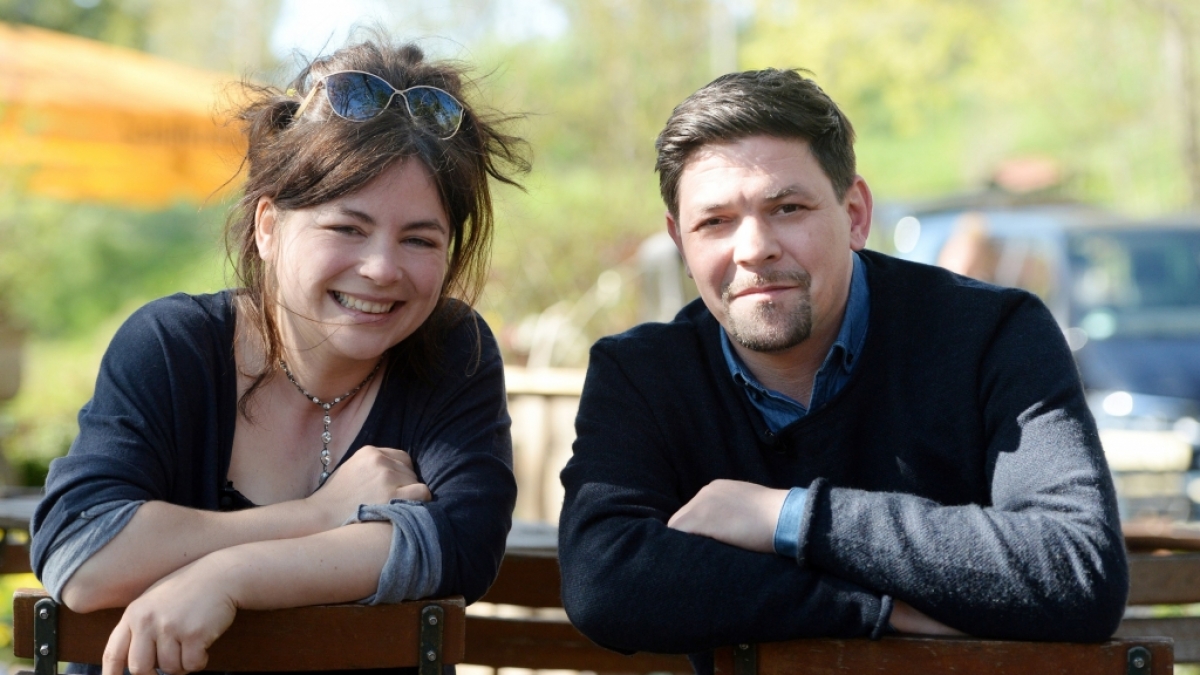 K&uuml;chenchefin Maria Gro&szlig; und TV-Koch Tim M&auml;lzer treffen in den neuen Folgen von "Kitchen Impossible" aufeinander - wer wird die Koch-Schlacht gewinnen? (Foto)