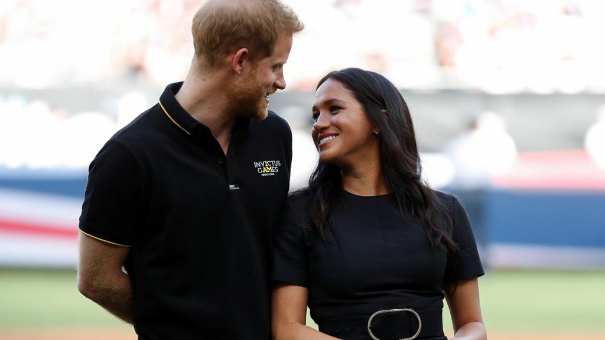 Entgegengesetzten Behauptungen zum Trotz f&uuml;hlen sich Prinz Harry und Meghan Markle im royalen Rampenlicht auch Jahre nach der Trennung vom britischen K&ouml;nigshaus am wohlsten. (Foto)