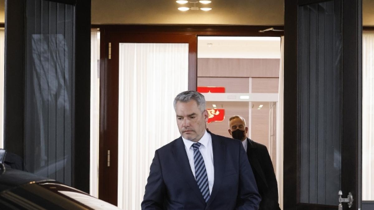 Karl Nehammer, Bundeskanzler von &Ouml;sterreich, verl&auml;sst nach einem Treffen mit Russlands Pr&auml;sidenten Putin Putins Residenz Nowo-Ogarjowo bei Moskau. (Foto)