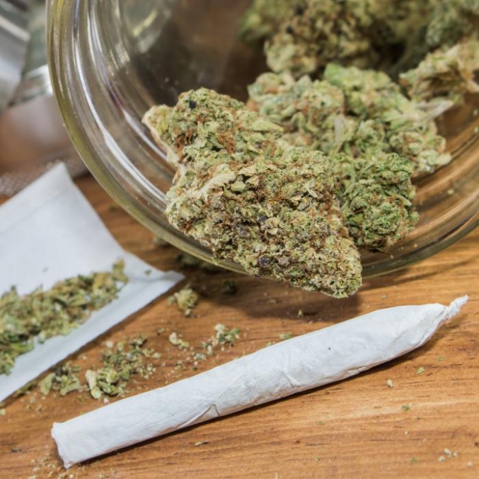 Bundestag beschließt Cannabis-Freigabe - im Netz qualmt's schon jetzt
