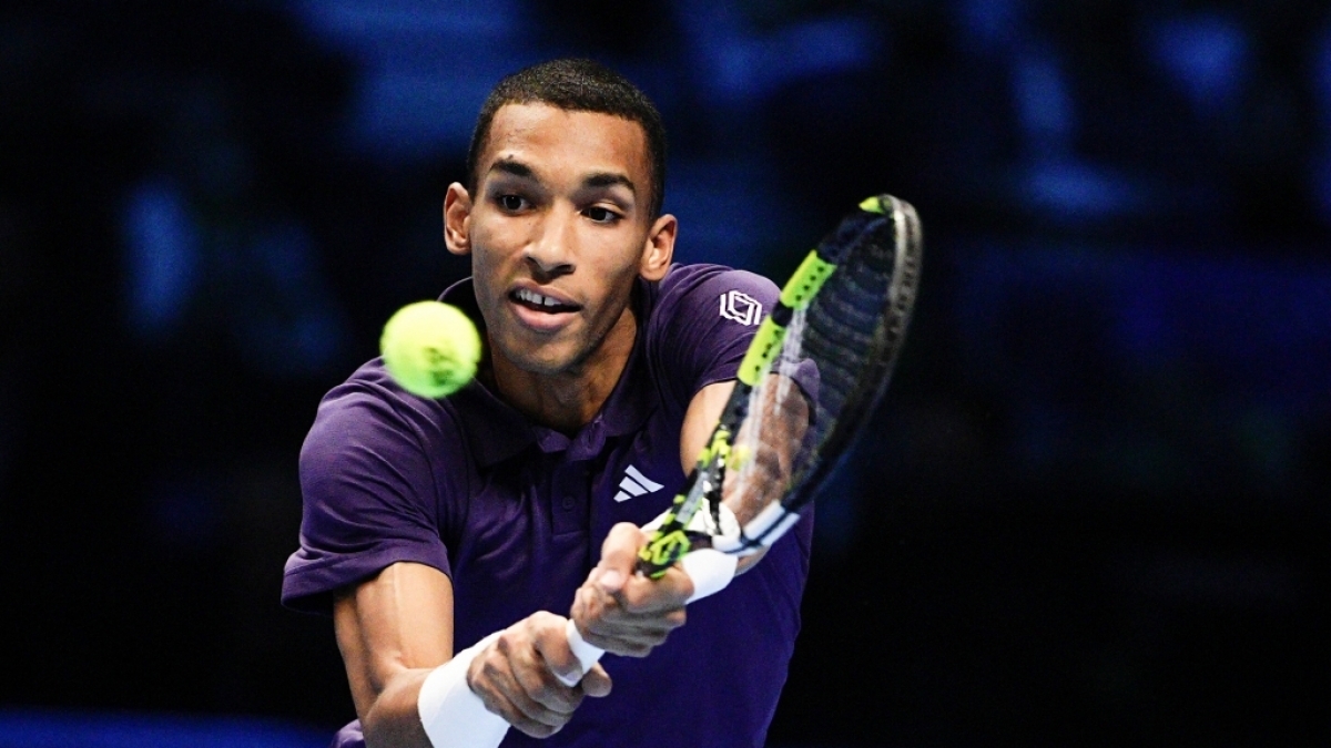 Felix Auger-Aliassime streckt sich zum Ball, am 14.11.2025. (Symbolbild) (Foto)