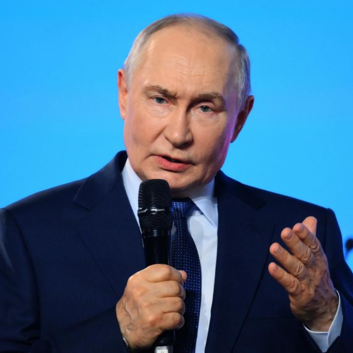 Nach Größen-Spott – Putin mit hohen Absätzen erwischt