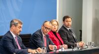 Markus Söder, Friedrich Merz, Bärbel Bas und Lars Klingbeil (v.l.n.r.) nehmen an der Pressekonferenz nach dem Koalitonsausschuss teil.