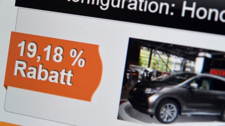 Profitieren von Prozenten: Vermittlungsportale im Internet gewähren oft höhere Rabatte für Neuwagen als lokale Händler. Doch Käufer sollten die AGB genau lesen.