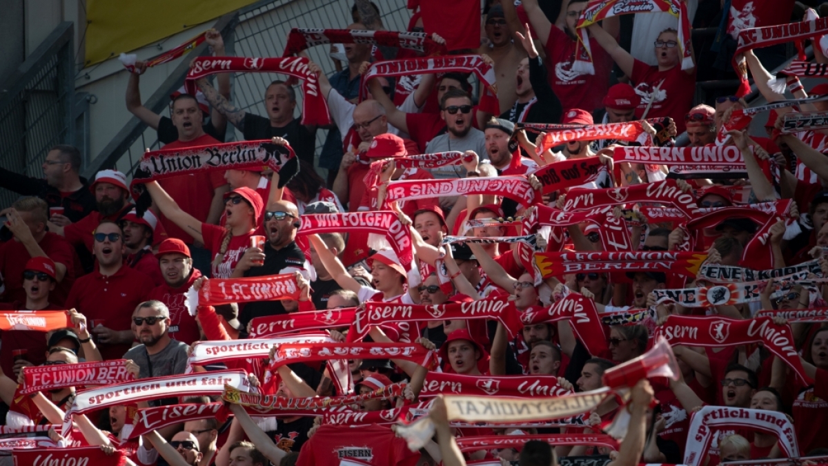 Die Fans des 1. FC Union Berlin unterst&uuml;tzen ihren Verein. (Symbolbild) (Foto)