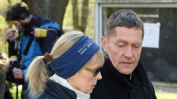 Der Schauspieler Udo Schenk kommt in Berlin zur Trauerfeier.