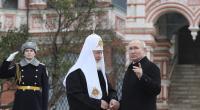 Wladimir Putin (rechts) führt seit Februar 2022 Krieg gegen die Ukraine.