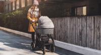 Im hessischen Korbach haben unbekannte Angreifer einen Kinderwagen umgeworfen - der darin liegende Säugling wurde schwer verletzt.