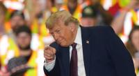 Donald Trump schwärmt von seiner Assistentin: Neues Enthüllungsbuch gewährt seltene Einblicke.