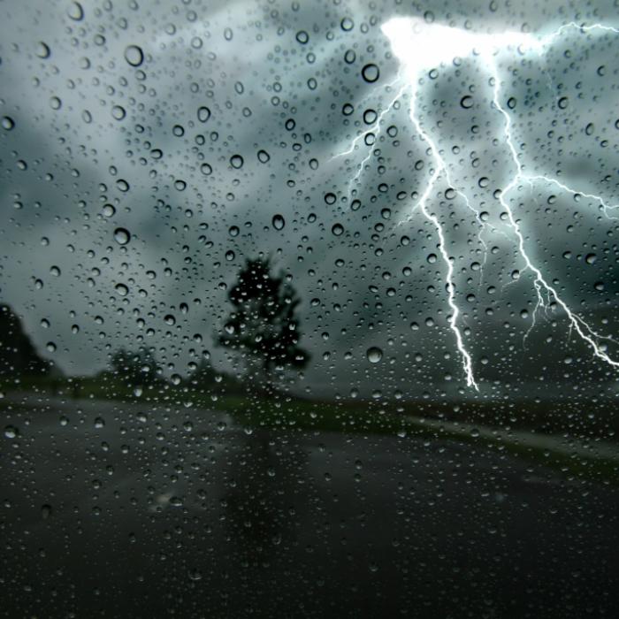 Tornado-Alarm! Meteorologe warnt vor Sturmböen und Hagel