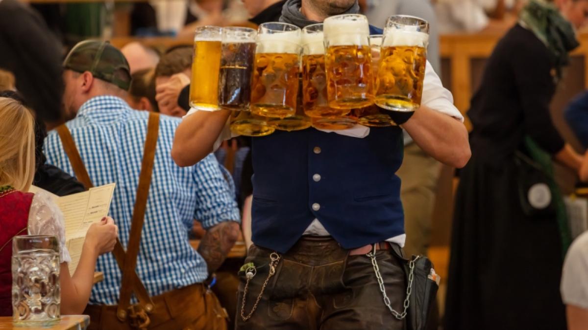 Seit dem Beginn des Oktoberfests 2022 sind die Corona-Zahlen extrem angestiegen. (Foto)