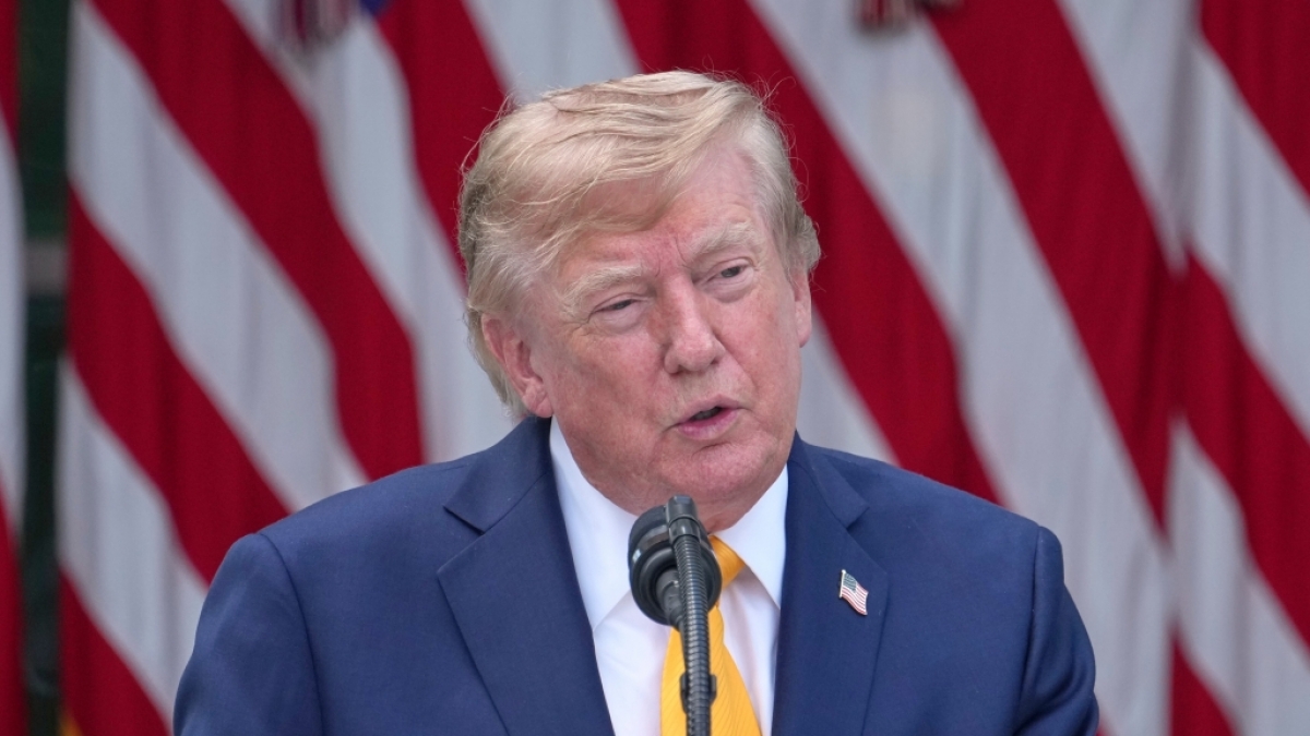 Neue Fotos von Donald Trump heizen erneut die Ger&uuml;chte &uuml;ber seinen Gesundheitszustand an. (Foto)