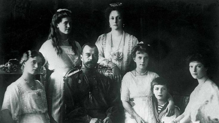 Eine Frau glaubte, sie sei die russische Zarentochter Anastasia (rechts).